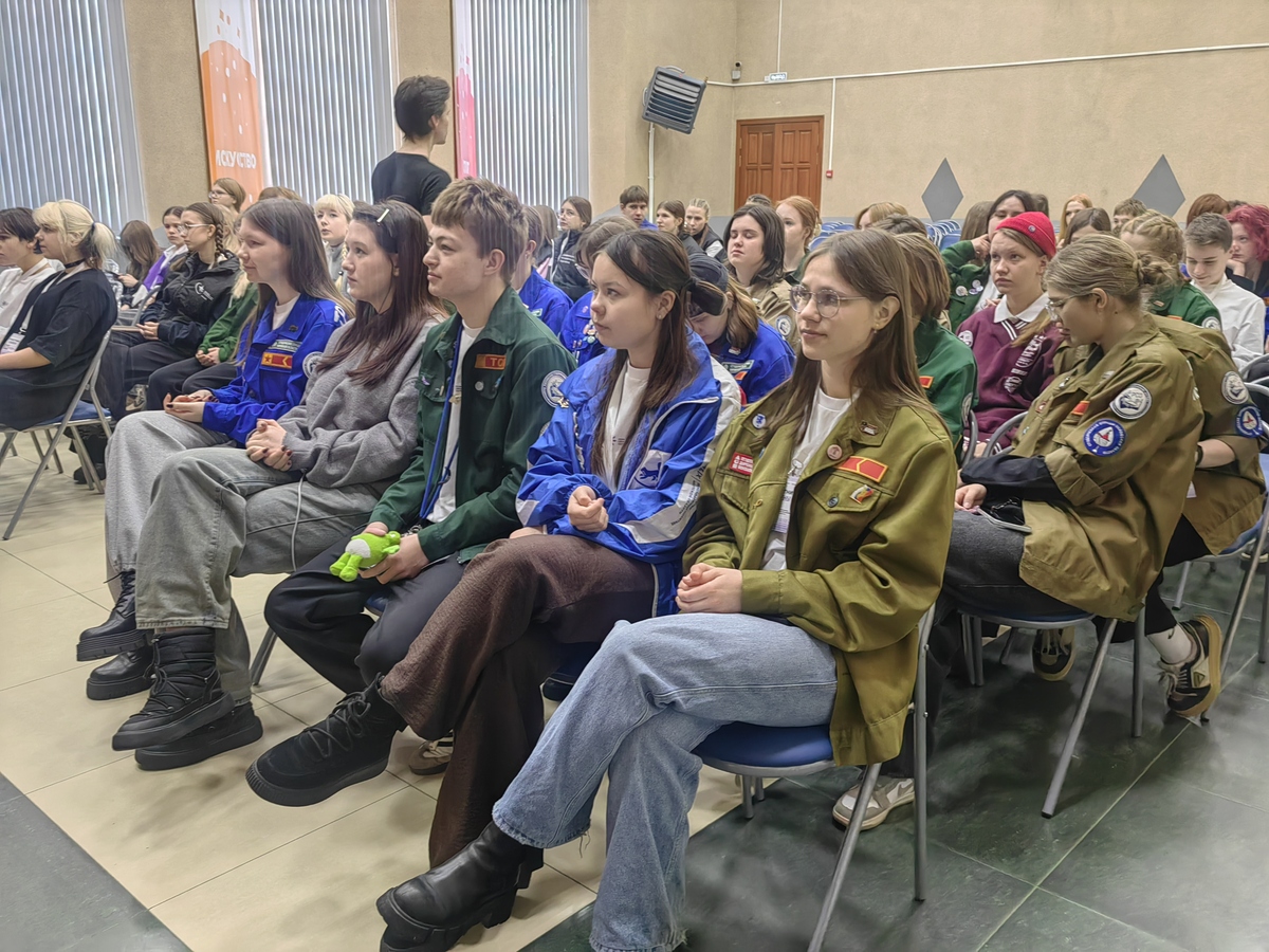 Иркутский Кадровый центр провел профориентационный практикум для 100 участников смены «Труд Крут»