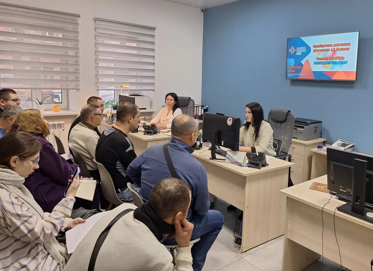 Почти 350 оренбуржцев нашли работу в 2025 году на открытых отборах