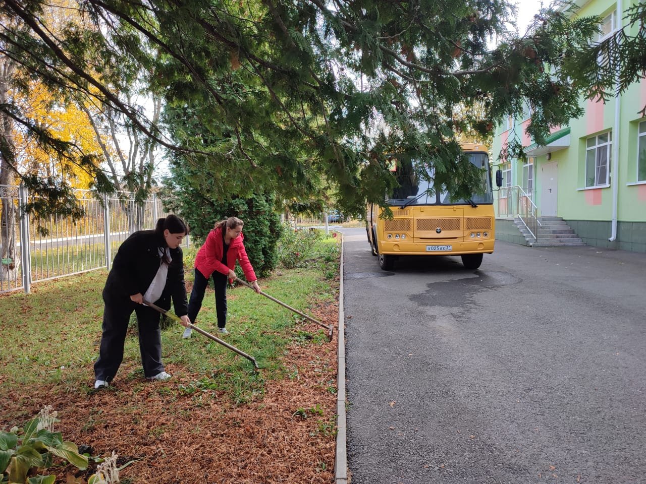 Более 1 тыс. подростков Белгородской области приняли участие во временных работах на осенних каникулах