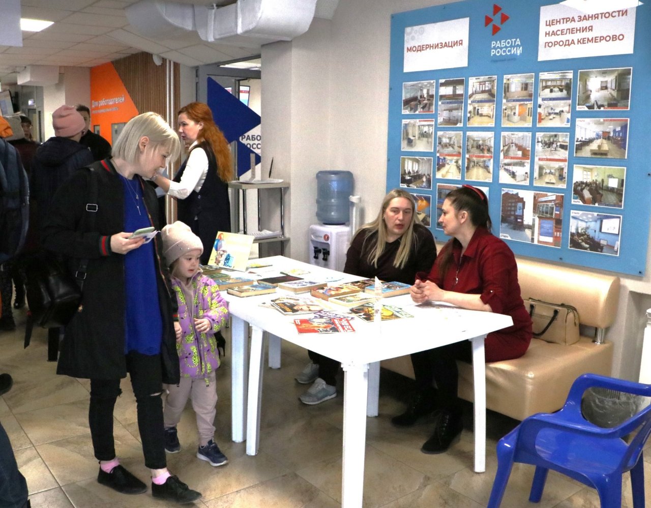 300 жительниц Кузбасса в этом году получили помощь в рамках жизненной ситуации «Мама идёт учиться»