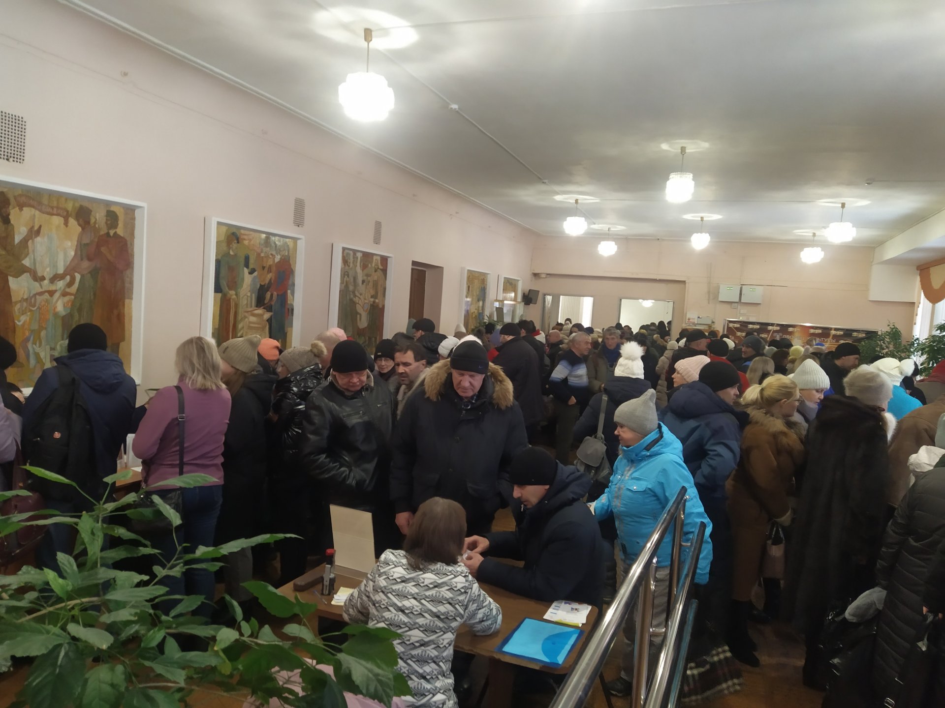Более 700 человек стали участниками ярмарки вакансий в Златоусте Челябинской области
