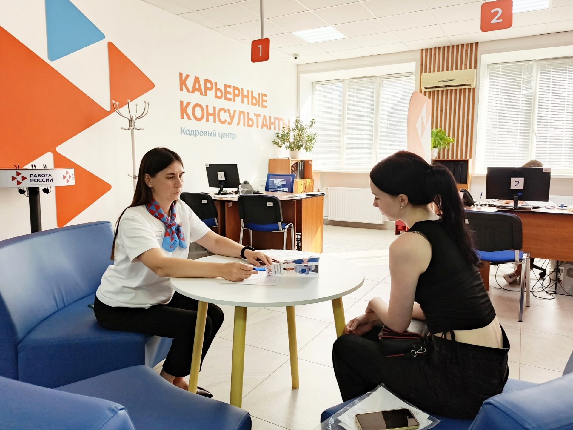 Каждого третьего клиента до 35 лет устроили на работу с начала года Кадровые центры Архангельской области