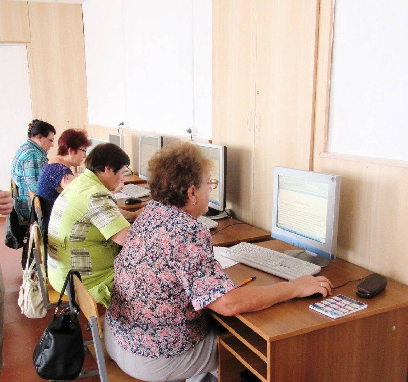 Почти 900 жителей Белгородской области получают новую профессию в рамках нацпроекта «Демография»