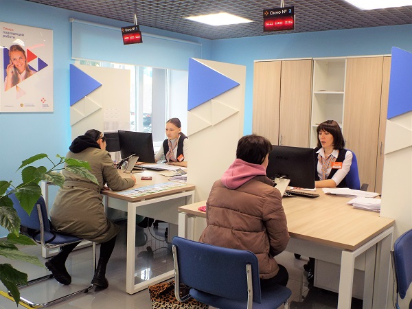 В поисках подходящей работы в службу занятости Чувашии с начала года обратилось почти десять тысяч человек