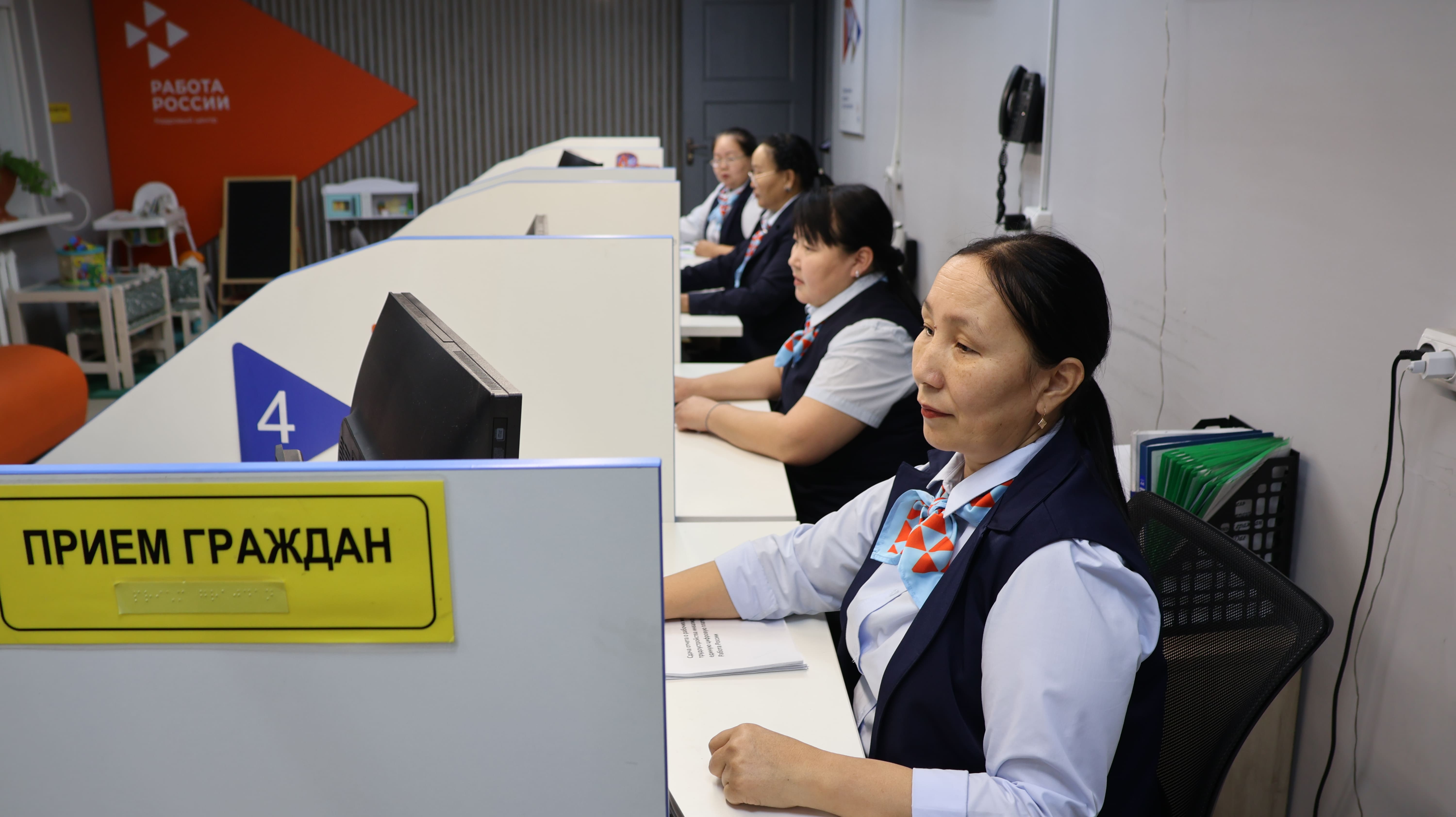 Почти пять тысяч жителей Тувы нашли работу при содействии Кадрового центра с начала года