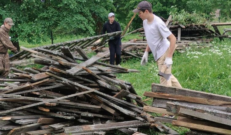 Семь тысяч подростков трудоустроил с начала года Кадровый центр Костромской области