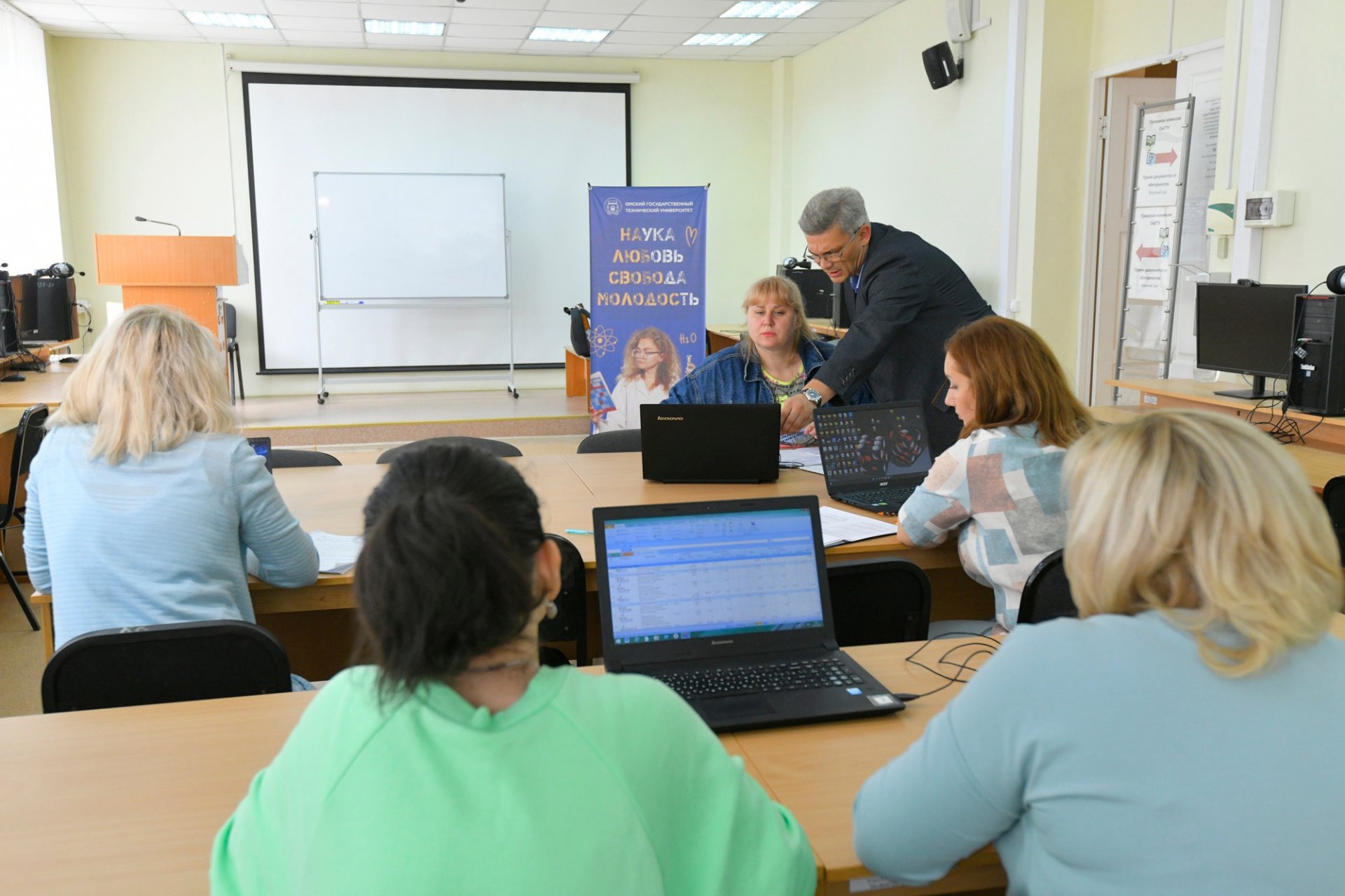 500 омичей подали заявки в службу занятости на профессиональное обучение