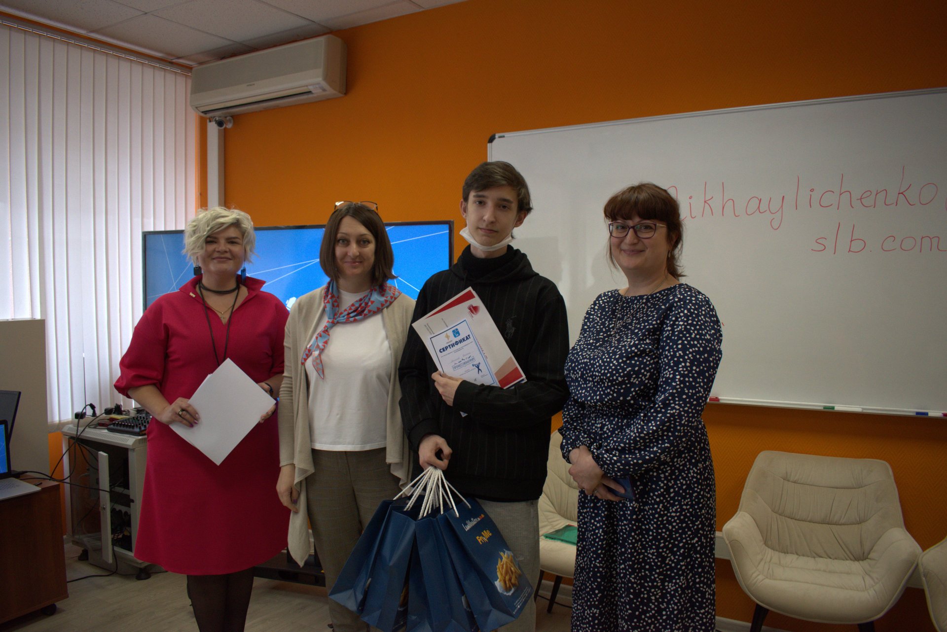 Выпускники техникумов и колледжей Липецкой области познакомились с будущими работодателями в ходе квиз-игры «Профессионариум»