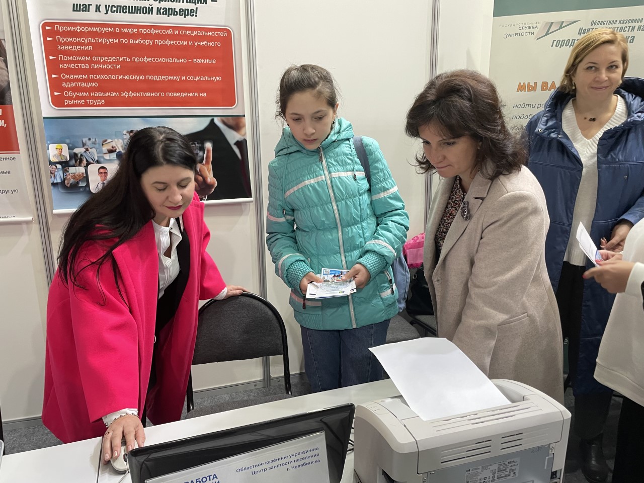 Специалисты ЦЗН Челябинска провели на образовательной выставке более 150 консультаций для старшеклассников