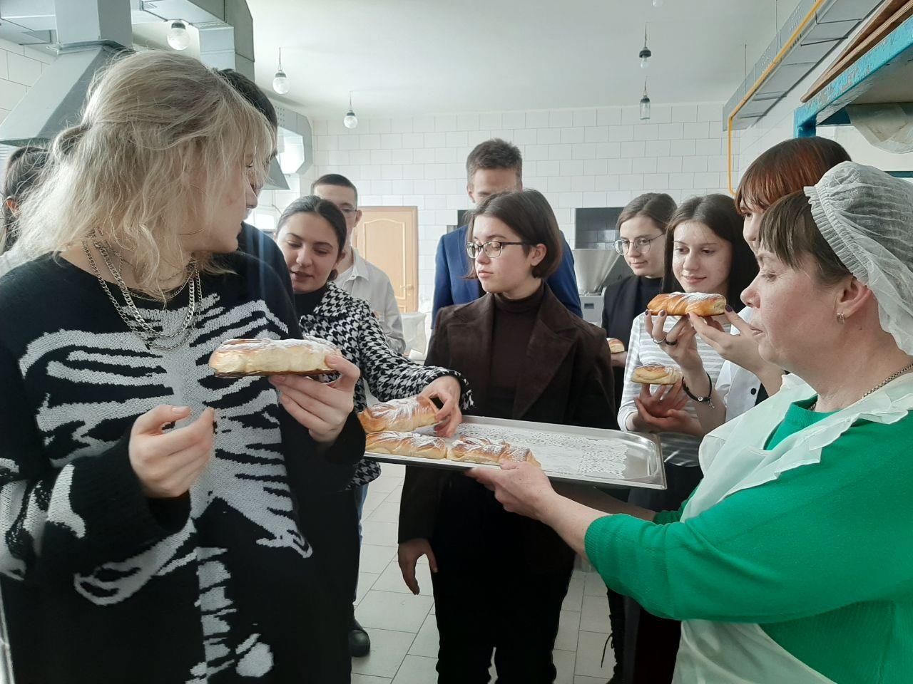 Более 1,5 тыс. старшеклассников Оренбургской области стали участниками профтуров службы занятости
