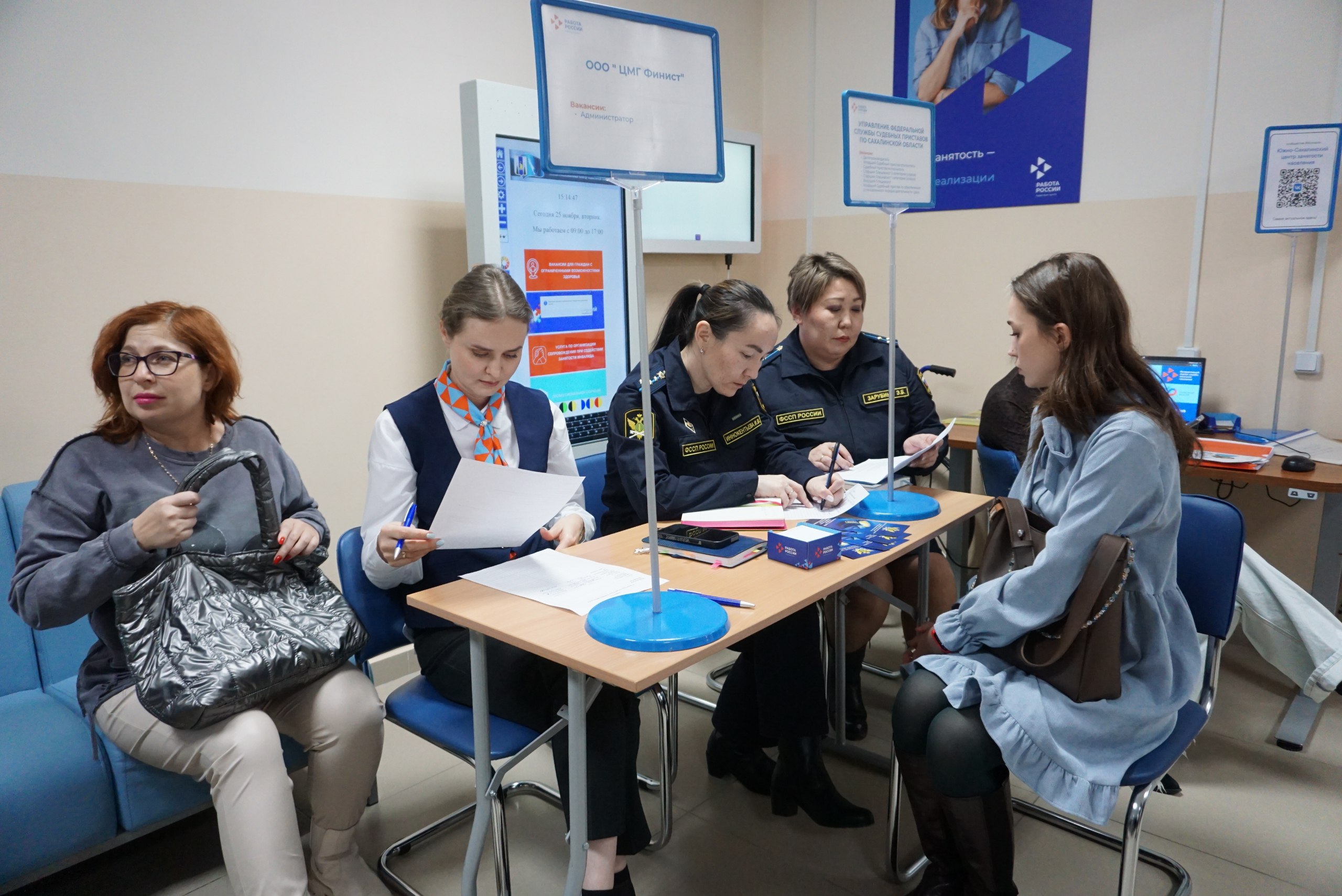 Более половины участниц ярмарки вакансий на Сахалине получили предложения о работе