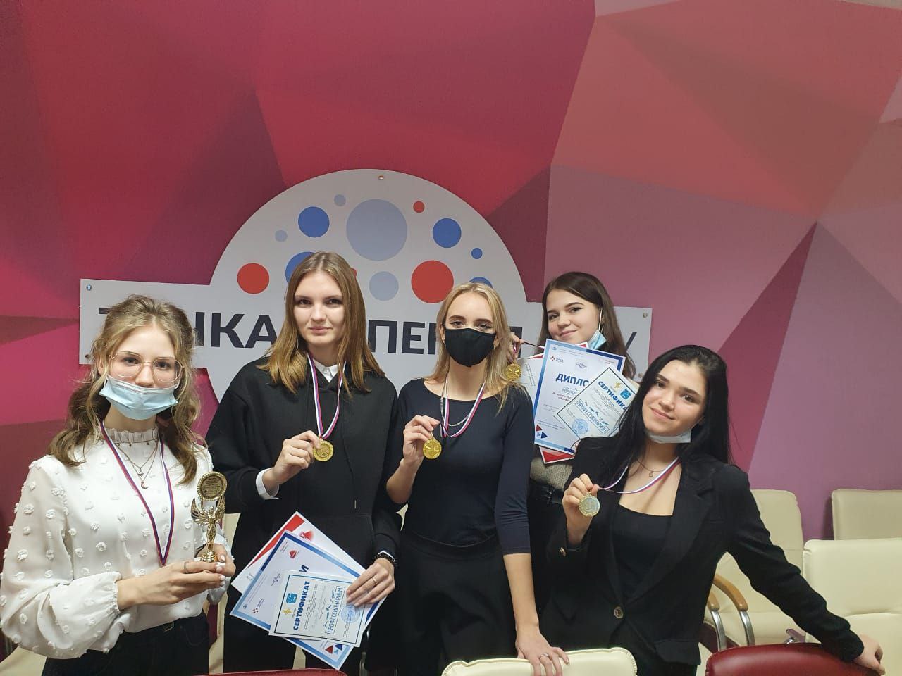 Лучшие практики: в Липецке кадровый центр разыграл сертификат на годовую довузовскую подготовку среди старшеклассников