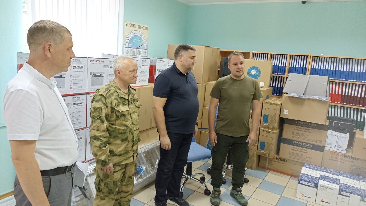 Самарская область передала гуманитарный груз центру занятости подшефного города Снежное ДНР