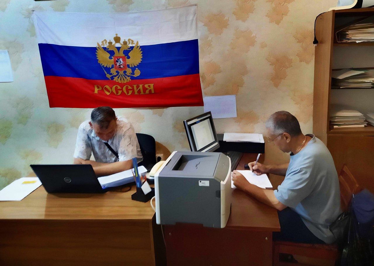 В ДНР Шахтёрский городской центр занятости помог эвакуированному из Артёмовска специалисту найти работу