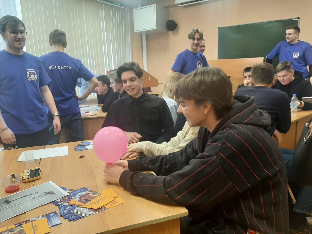 Почти 500 омских школьников прошли профориентационный квест «ProfКод для входа»