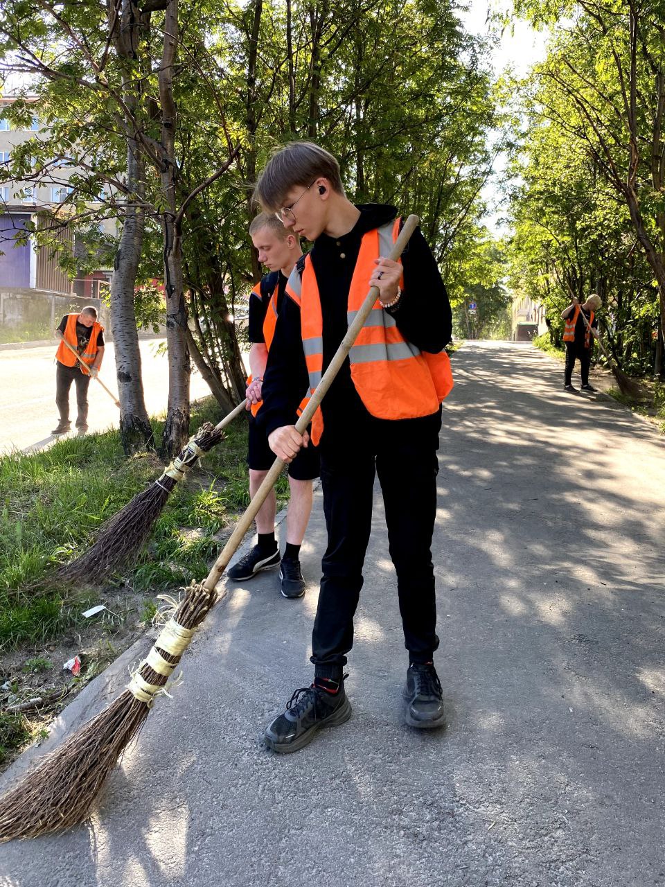 С начала года около 4 тыс. подростков Мурманской области трудоустроились благодаря проекту «Работа рядом»