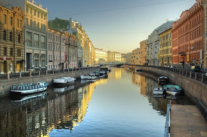 В 2022 году около 1300 жителей Петербурга получили помощь в открытии собственного дела