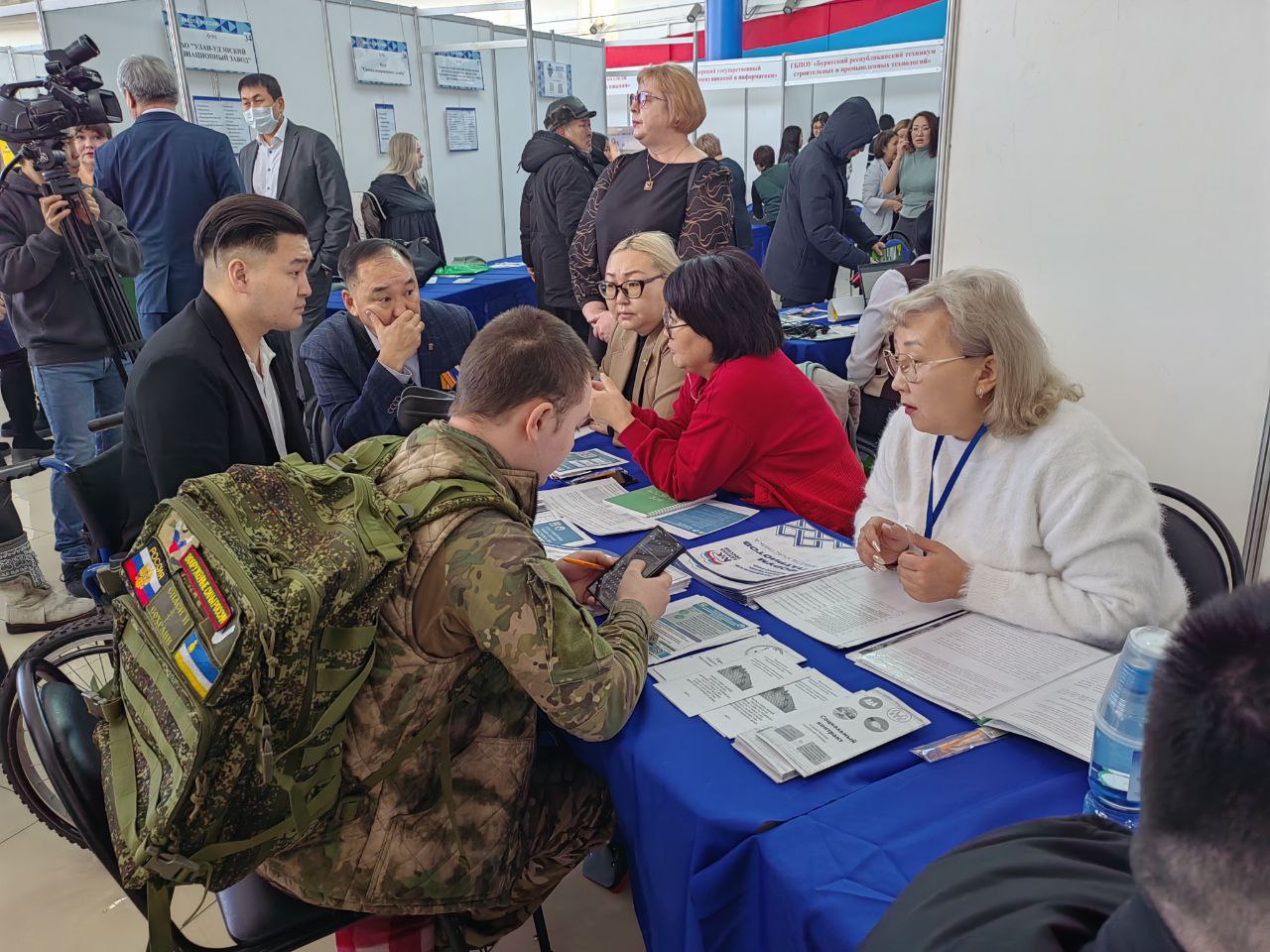 Более 600 ветеранов прошли собеседования на ярмарке вакансий «Работа для СВОих» в Улан-Удэ