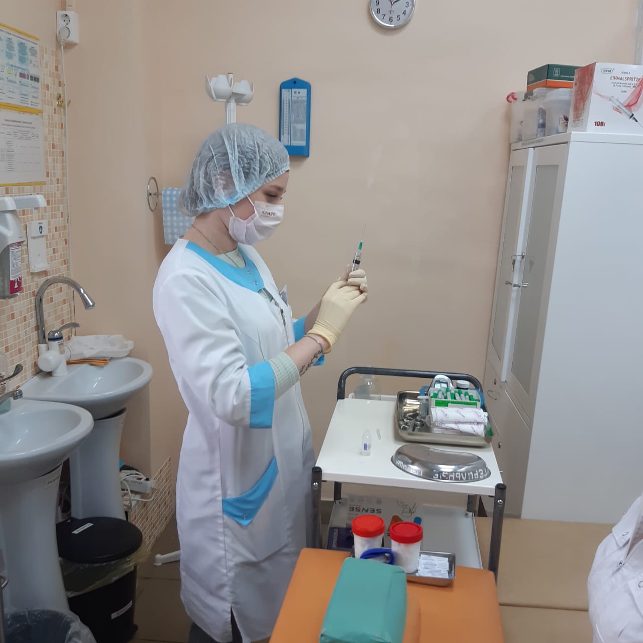 Служба занятости помогла пройти стажировку вологодским выпускницам-медикам