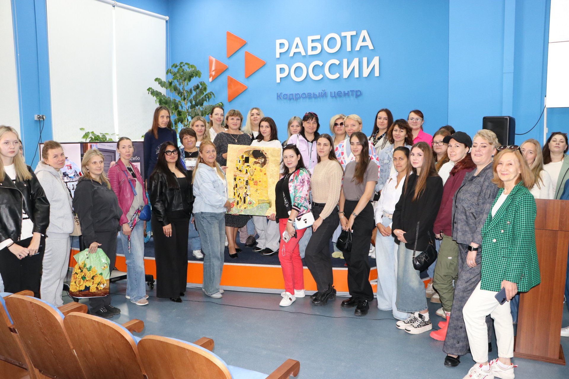 Более двух тысяч жительниц Кузбасса в этом году нашли работу с помощью женских клубов при Кадровом центре