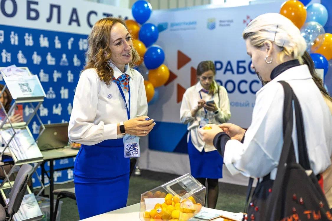 Свыше 1 тыс. анкет старшекурсников Иркутской области собрали работодатели на молодежном карьерном форуме