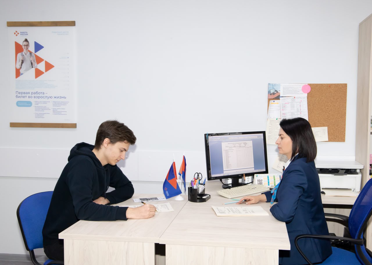 75 безработных из Белгородской области трудоустроены на оплачиваемые общественные работы