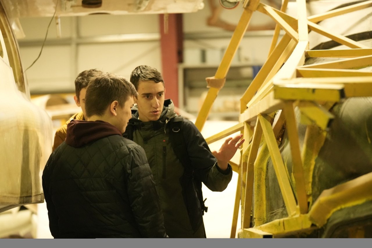 100 старшекурсников посетили самарское авиастроительное предприятие «АэроВолга»