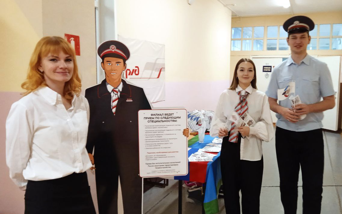 270 школьников Кирова посетили День старшеклассника и День выпускника