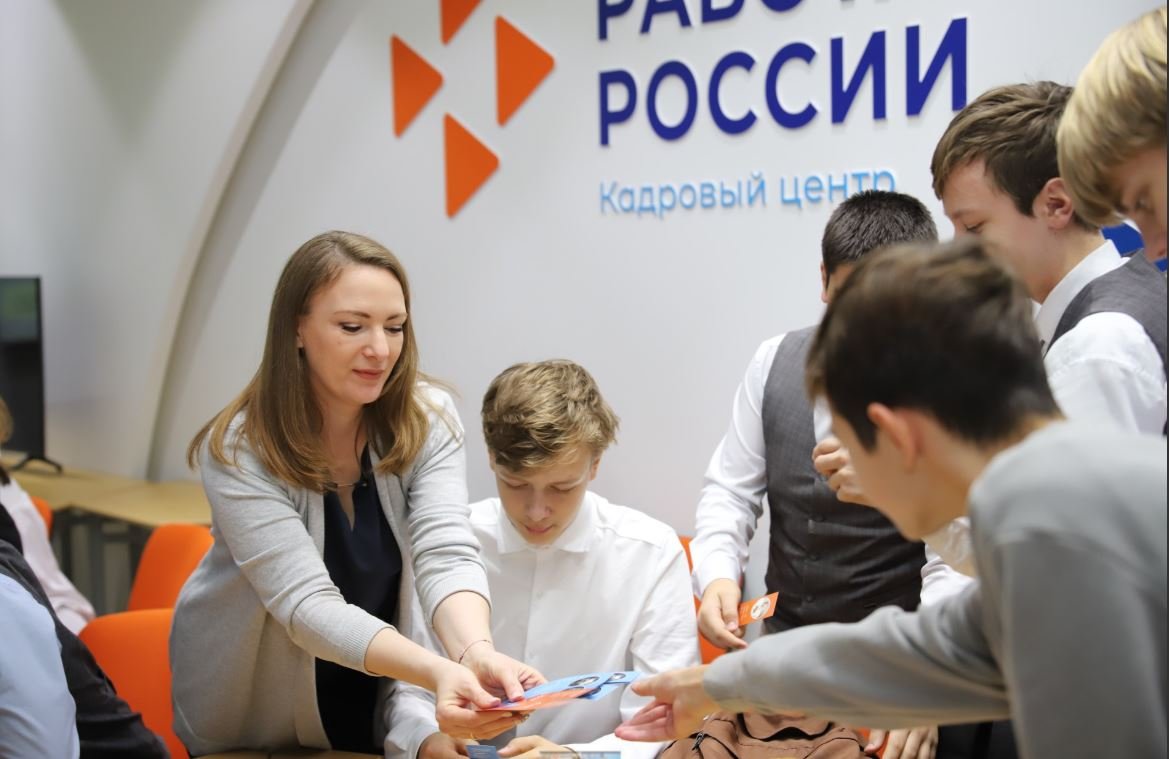Более 2,3 тыс. студентов и школьников Омской области с начала года прошли профориентацию от службы занятости